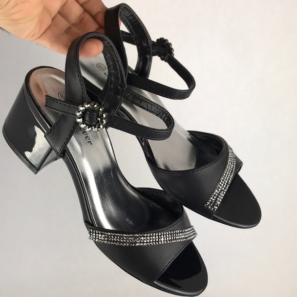 Low Chunky Heel Open Toe Buckled Sandal. - Picture 6 of 8